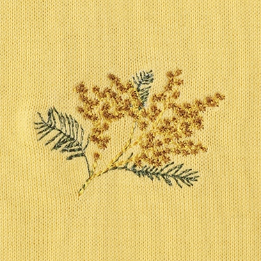 黄色地にミモザの刺繍