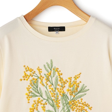 首元のアップ画像