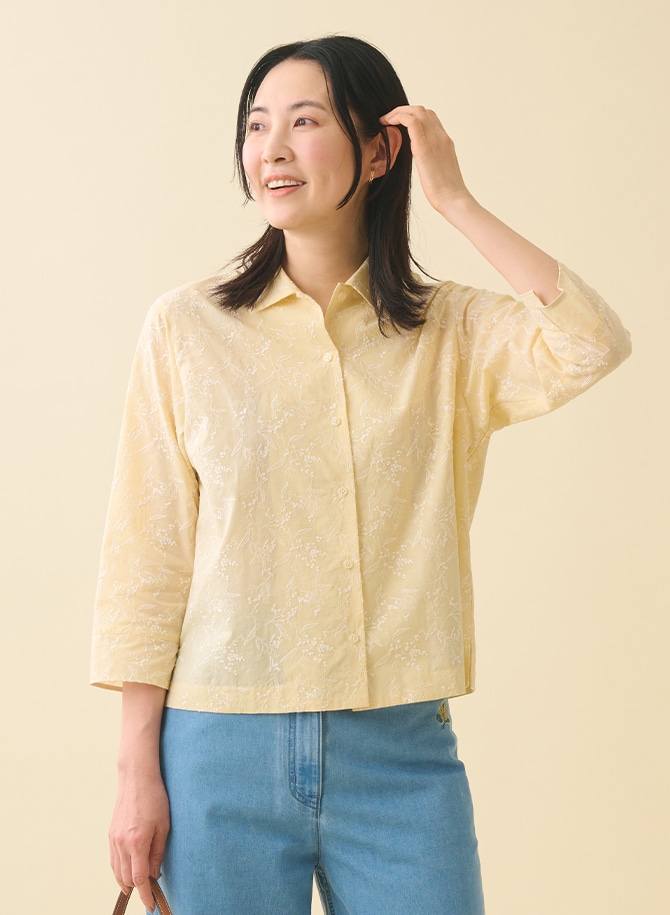 ミモザ柄の刺繍のブラウスを使用したスタイリング