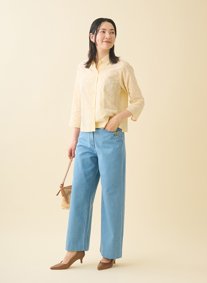 ミモザ柄の刺繍のブラウスを使用したスタイリング