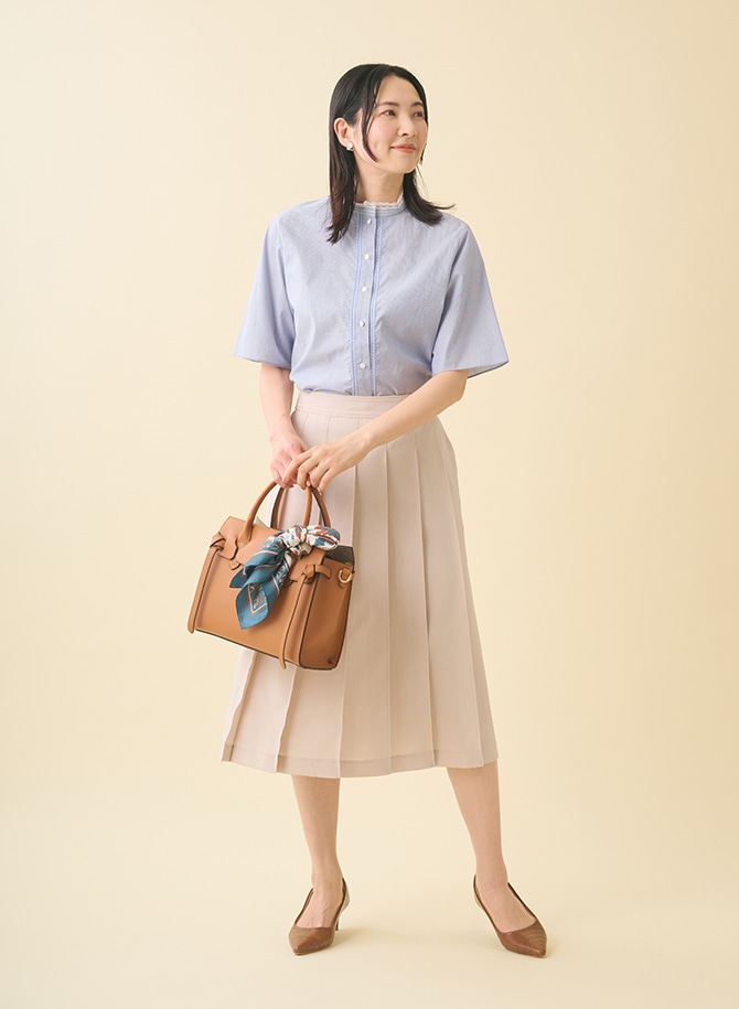 ストライプのブラウスを使用したスタイリング