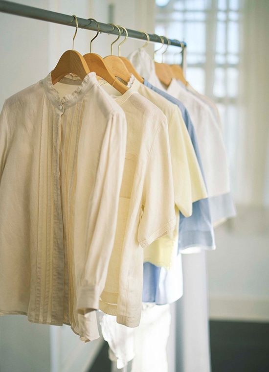 リネン素材のブラウス