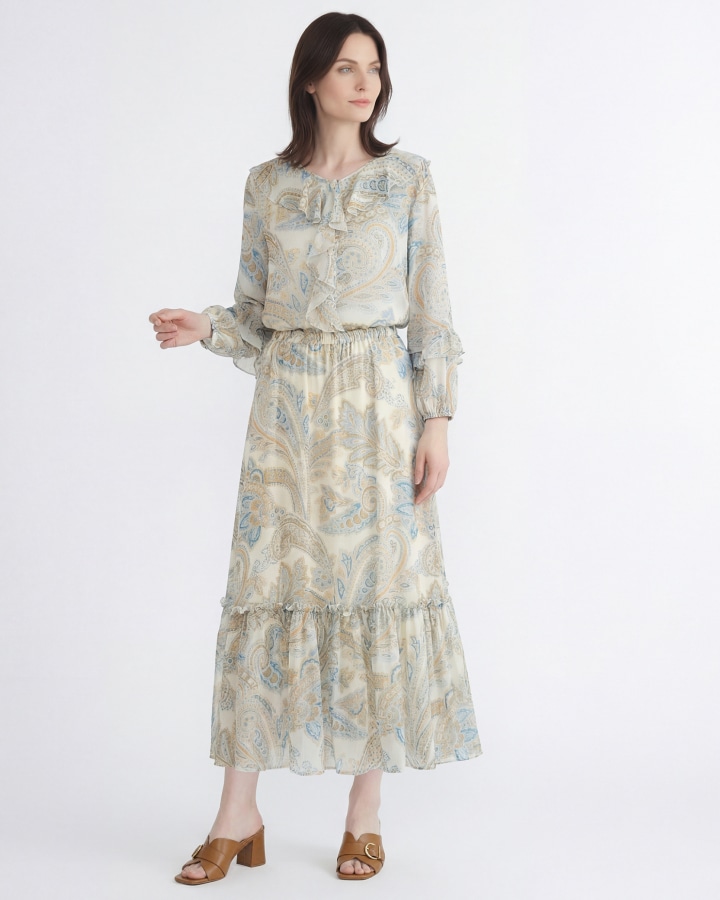 ペイズリートップスのコーディネート