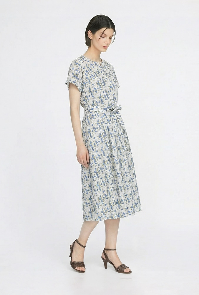 リバティプリントワンピースのスタイリング