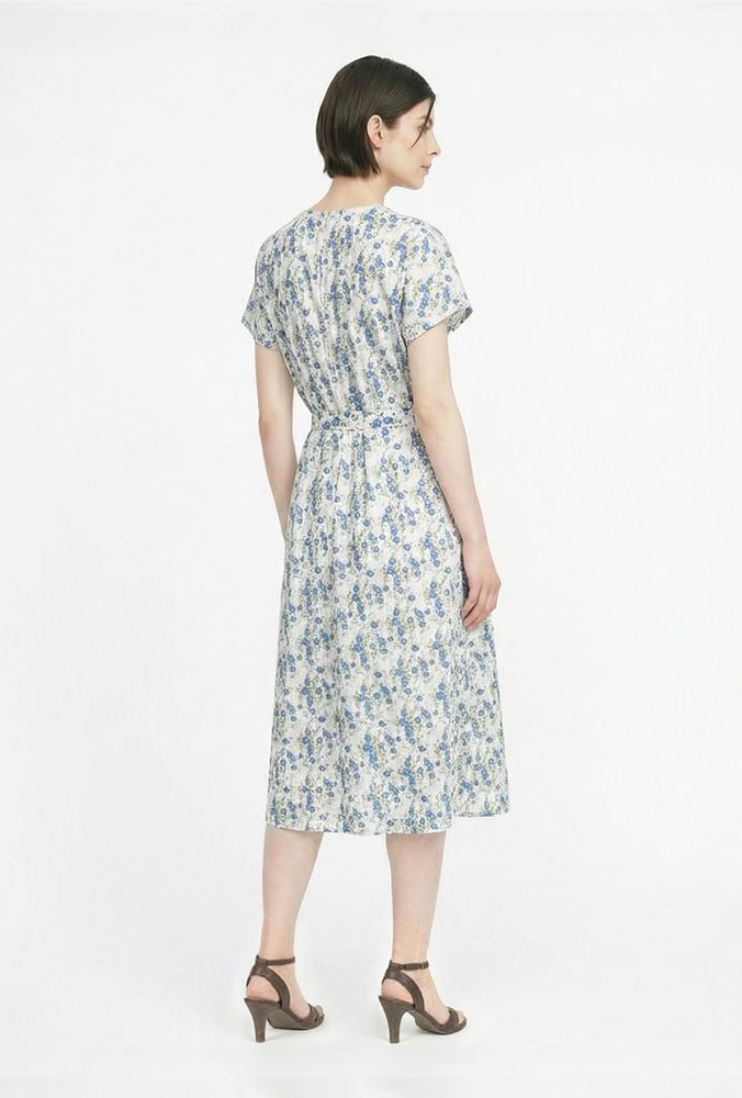 リバティプリントワンピースのスタイリング