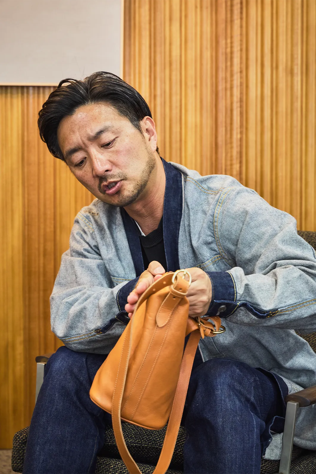 土井地さんとバッグの写真