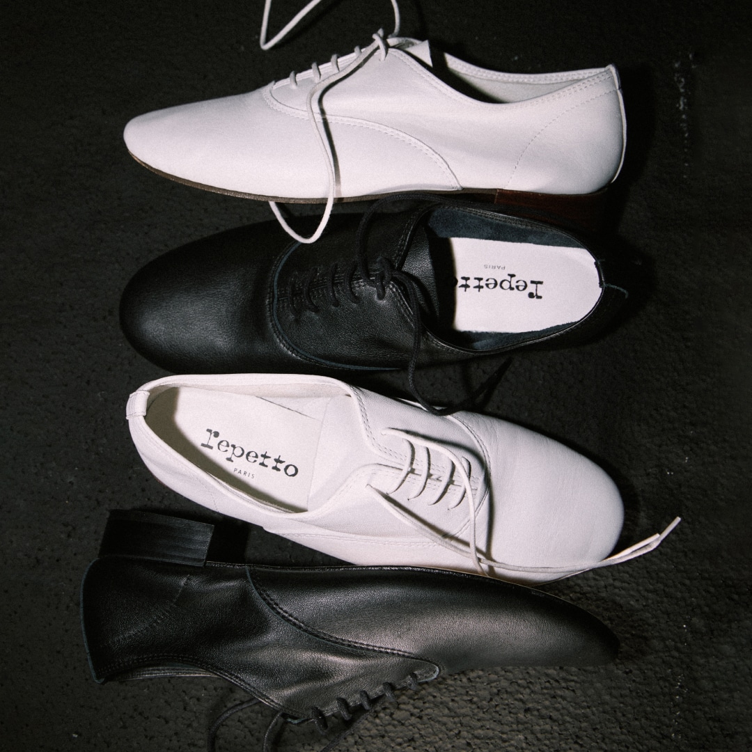 メゾンを象徴するオックスフォードシューズ「Zizi（ジジ）」