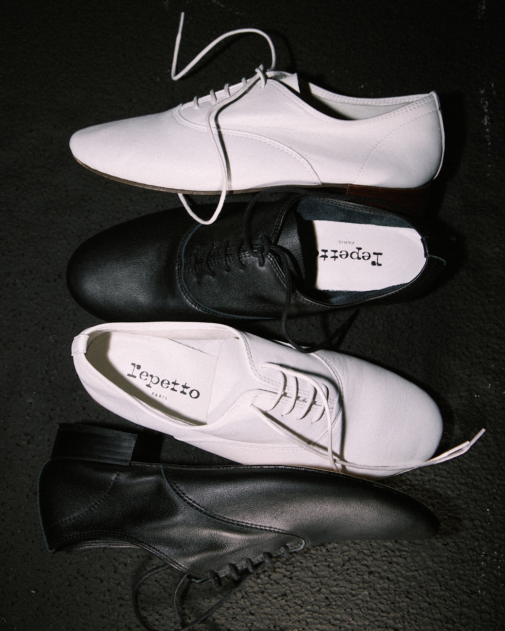 メゾンを象徴するオックスフォードシューズ「Zizi（ジジ）」