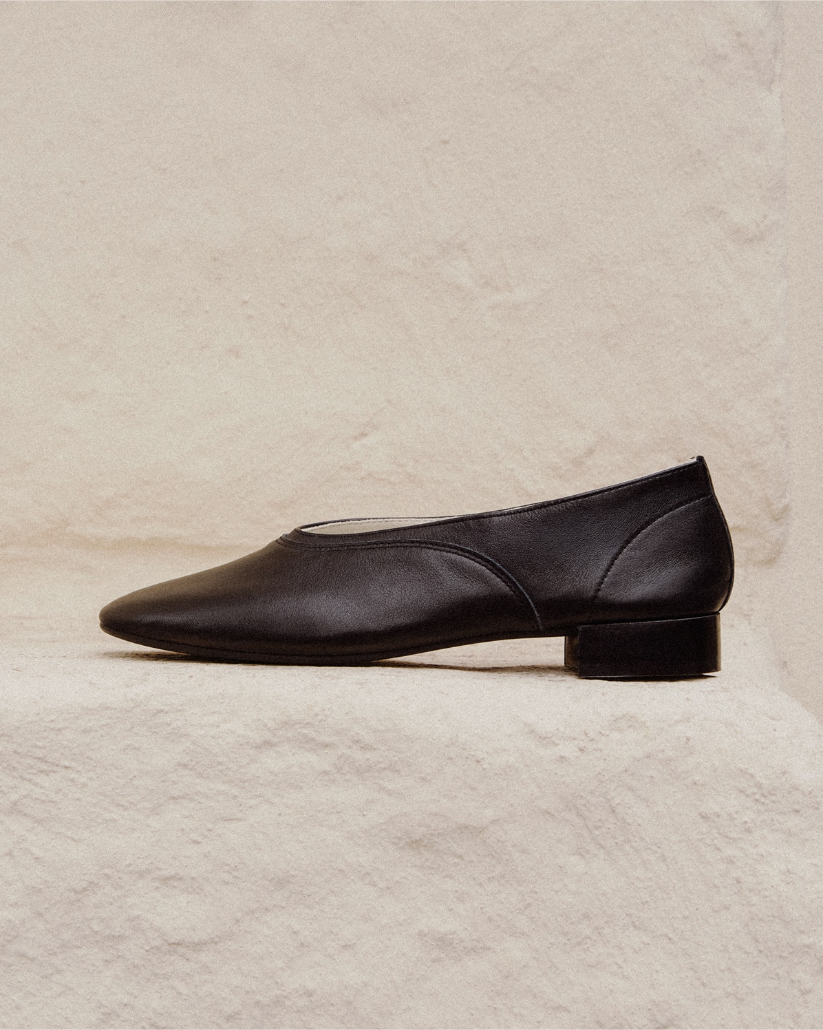 WOMEN'S SHOES